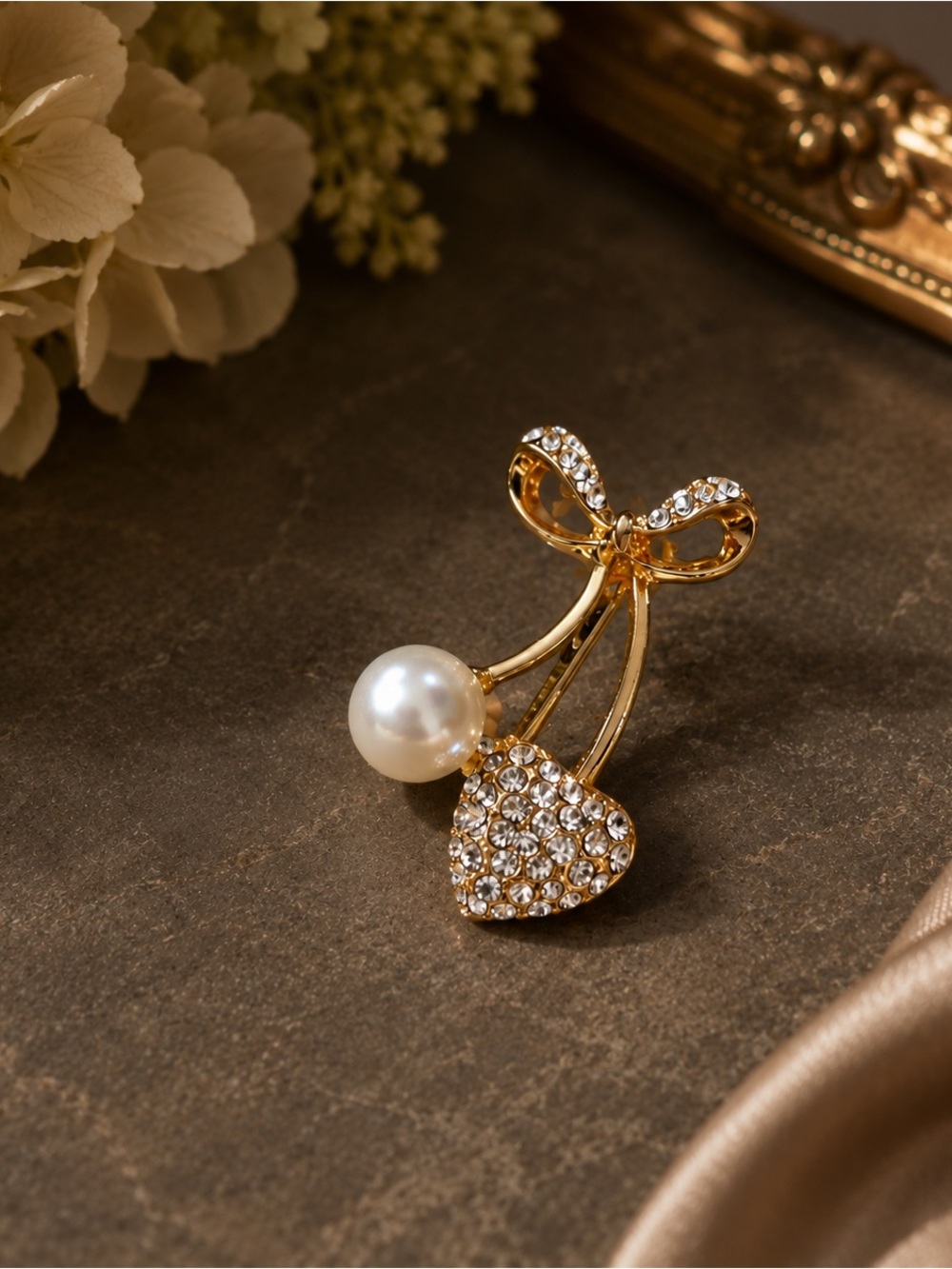 Gold-Tone faux Pearl & rhinestone Heart Bow Brooch — Women's Jewelry
